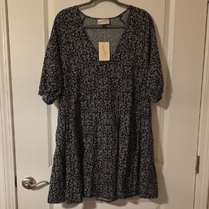 Universal Thread Black and White Floral Short Sleeve Dress